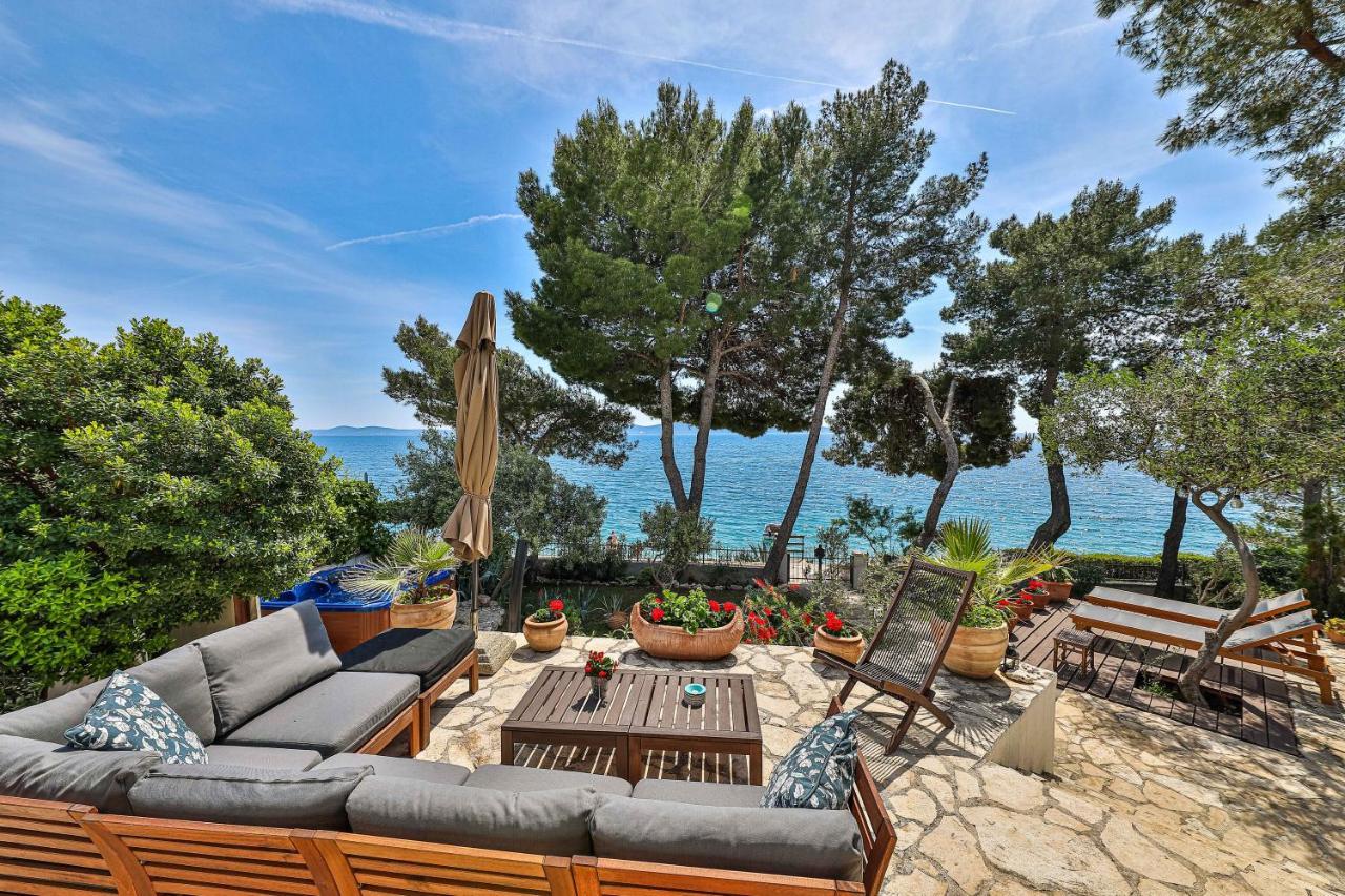 Villa Luxury - By The Sea, Summer Kitchen, Hot Tub, Sup, Boat, 5 Rooms, Wifi, Parking - Trogir *